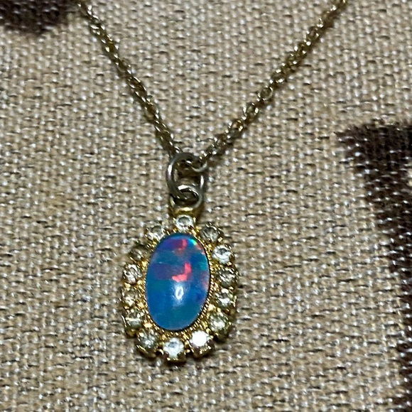 🦋Fancy chain,blue opal pendant, and small cubic zirconia. Excellent condition🦋 - Picture 1 of 7